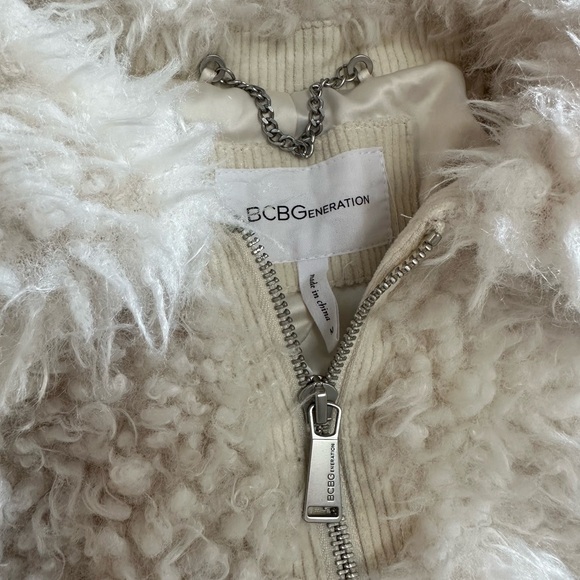 BCBGeneration Zip Front Fuzzy Faux Fur Jacket in Cream Size Medium Fully Lined - Picture 6 of 8